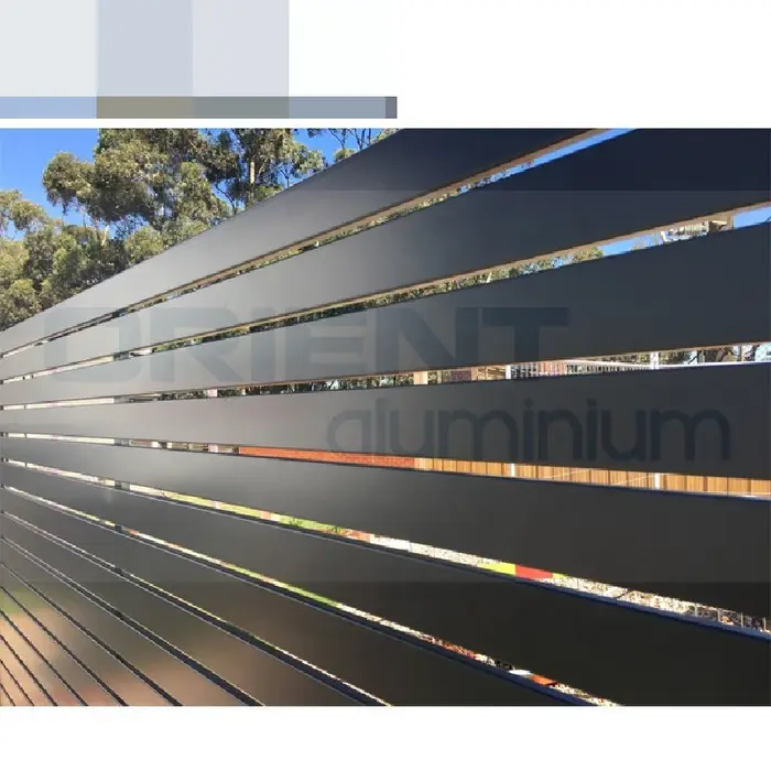 Les fabricants les plus vendus vendent des clôtures métalliques en aluminium de haute qualité soudées.