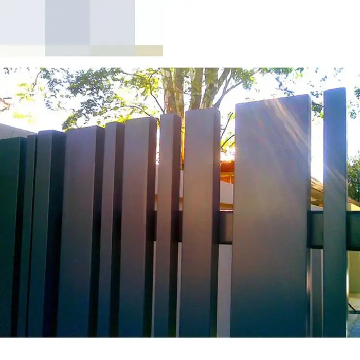 Fabricant de panneaux de clôture clôture extérieure en aluminium clôture métallique horizontale noir