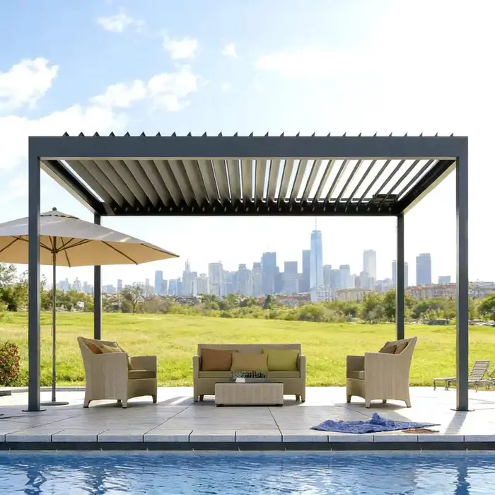 Pergola moderne anti-ouragan avec volets électriques réglables